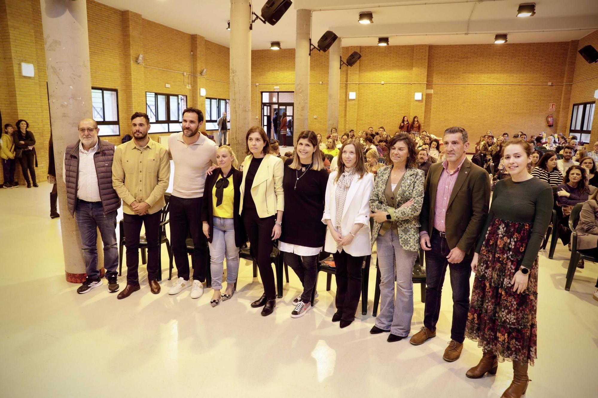 Saúl Craviotto y Rodrigo Germade vuelven al colegio en Gijón (en imágenes)