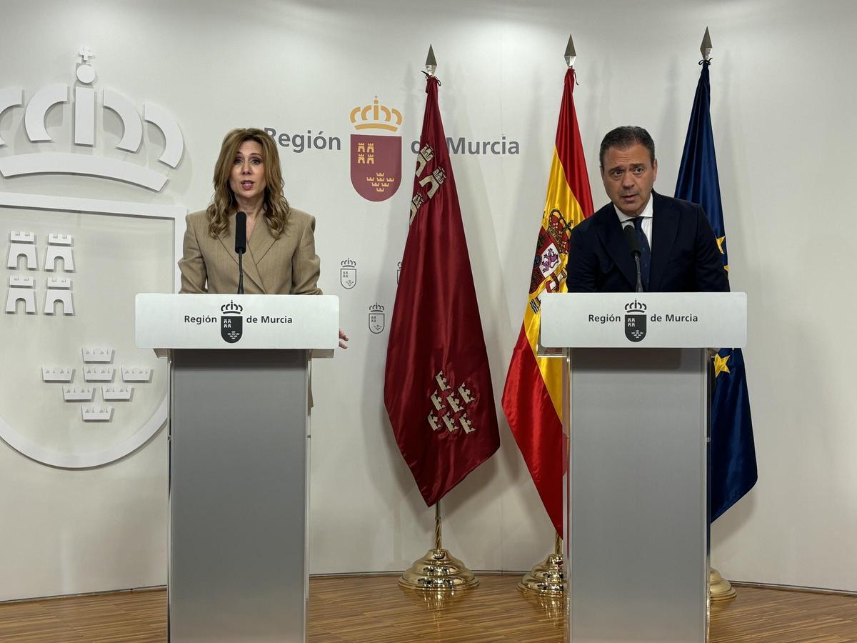 Los consejeros Marisa López y Marcos Ortuño comparecieron este jueves tras el Consejo de Gobierno.