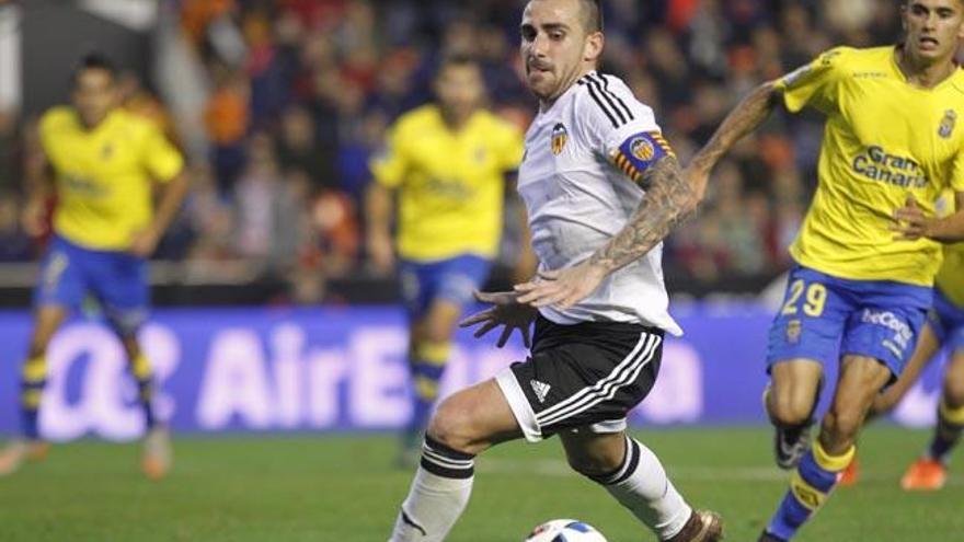 Alcácer, durante un partido con el Valencia.