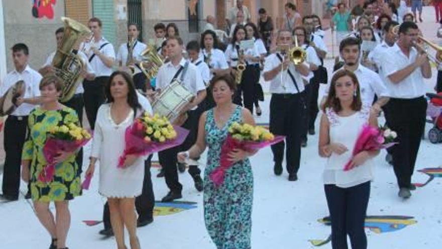 Flores y música para San Ramón
