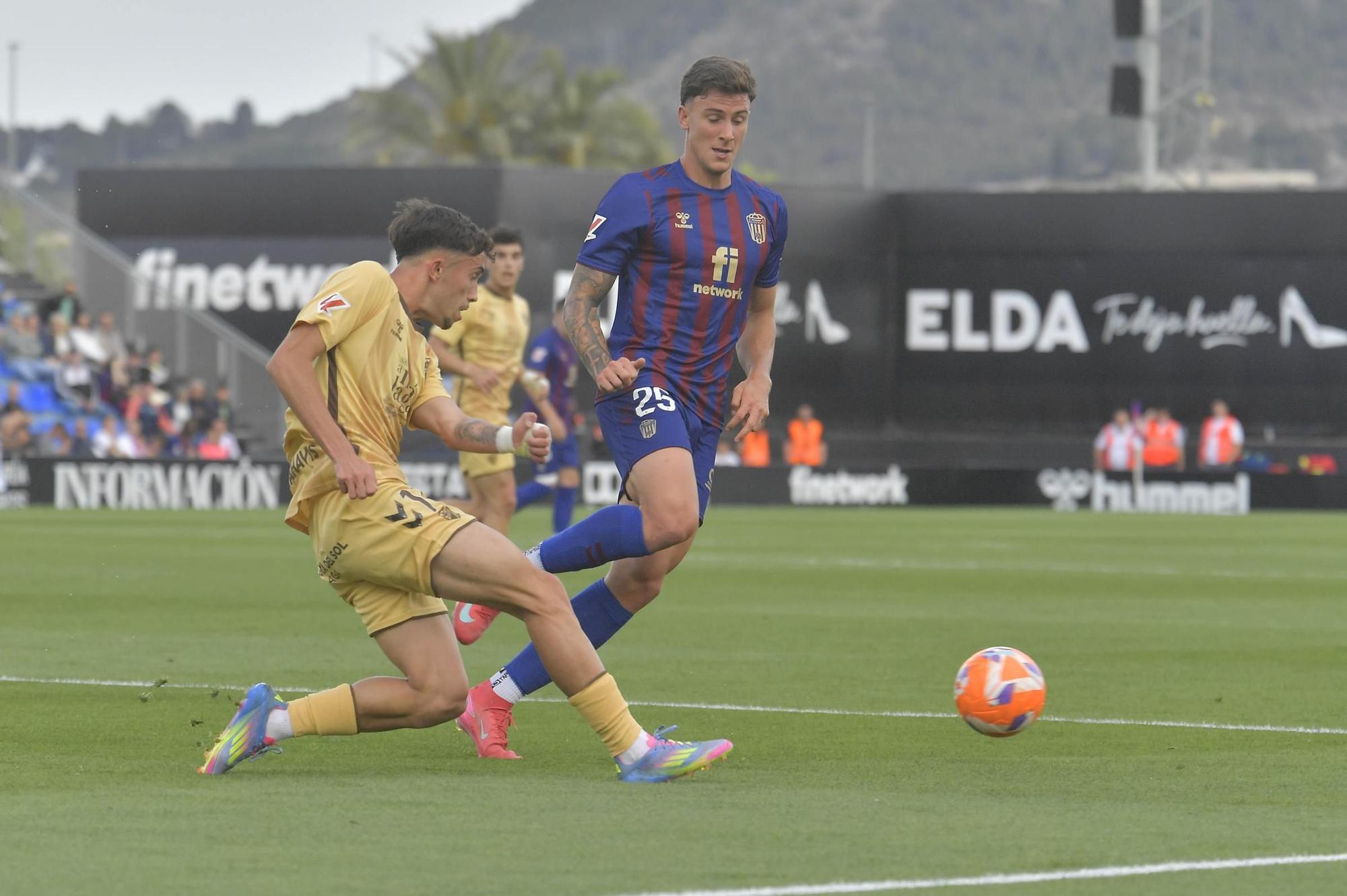 El Eldense salva el primer ‘match ball’ (1-0)