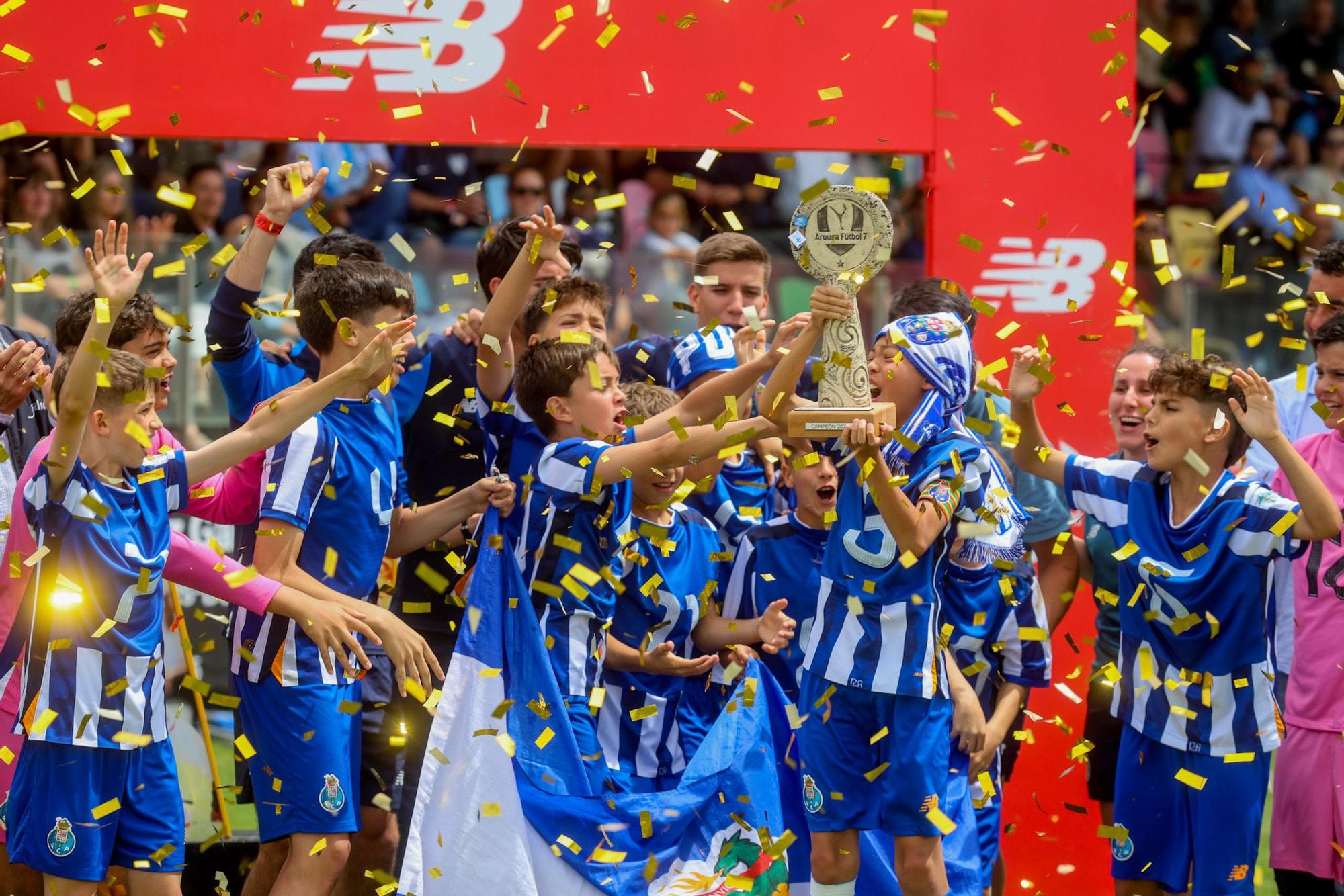 El Porto se lleva el primer título de Arousa Fútbol 7 a Portugal