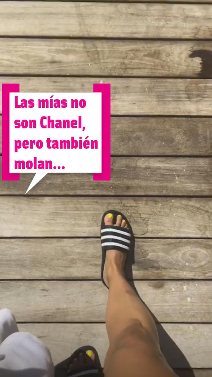 Kim también va en chanclas