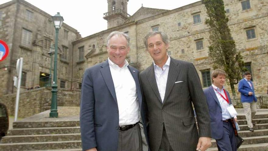 Tim Kaine y José Manuel Entrecanales, ayer, en Santiago. // Xoán Álvarez