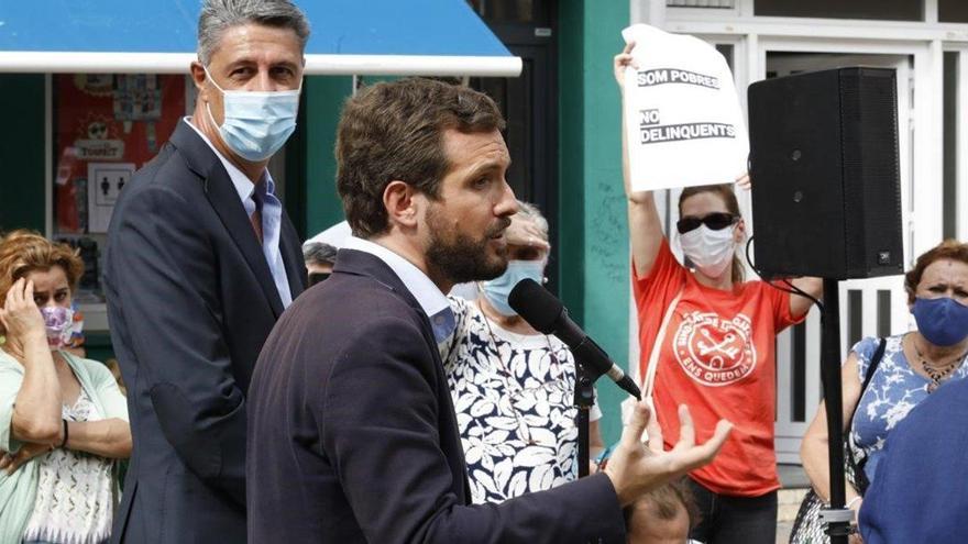 Casado insiste en su plan &#039;antiokupas&#039; desde Badalona entre abucheos