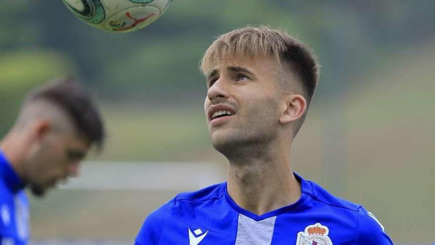 Yago Gandoy, durante un entrenamiento en la ciudad deportiva de Abegondo.