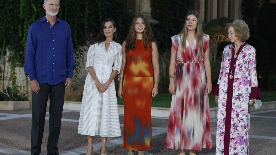 La Família Reial rep la societat balear al palau de Marivent