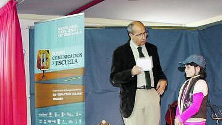 Fernando Argenta, durante la clase de música que impartió ayer.