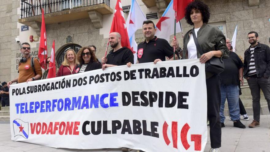 Concentración en A Coruña contra el ERE en Teleperformance