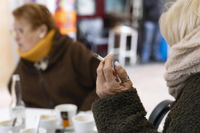 Un 80% de los fumadores que participan en los cribados de cáncer de pulmón descartan dejar el tabaco en caso de tener un resultado negativo