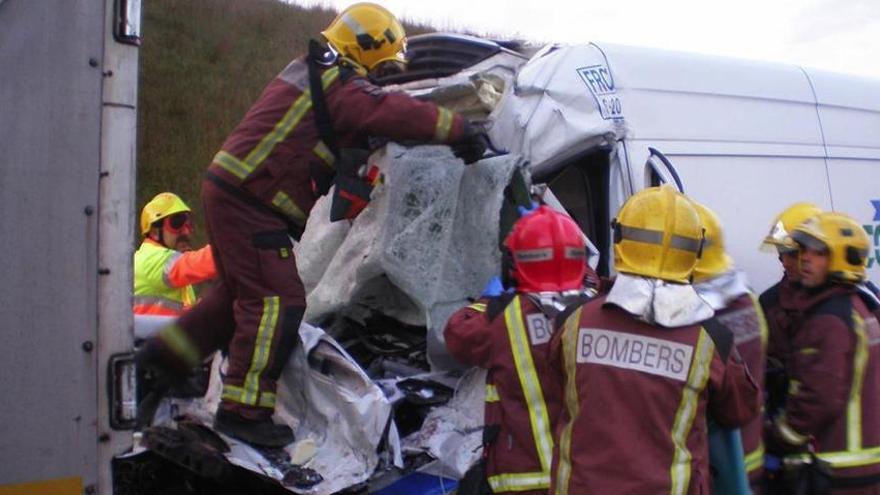 Un ferit crític en un xoc a l&#039;eix Transversal, a Castellfollit de Riubregós