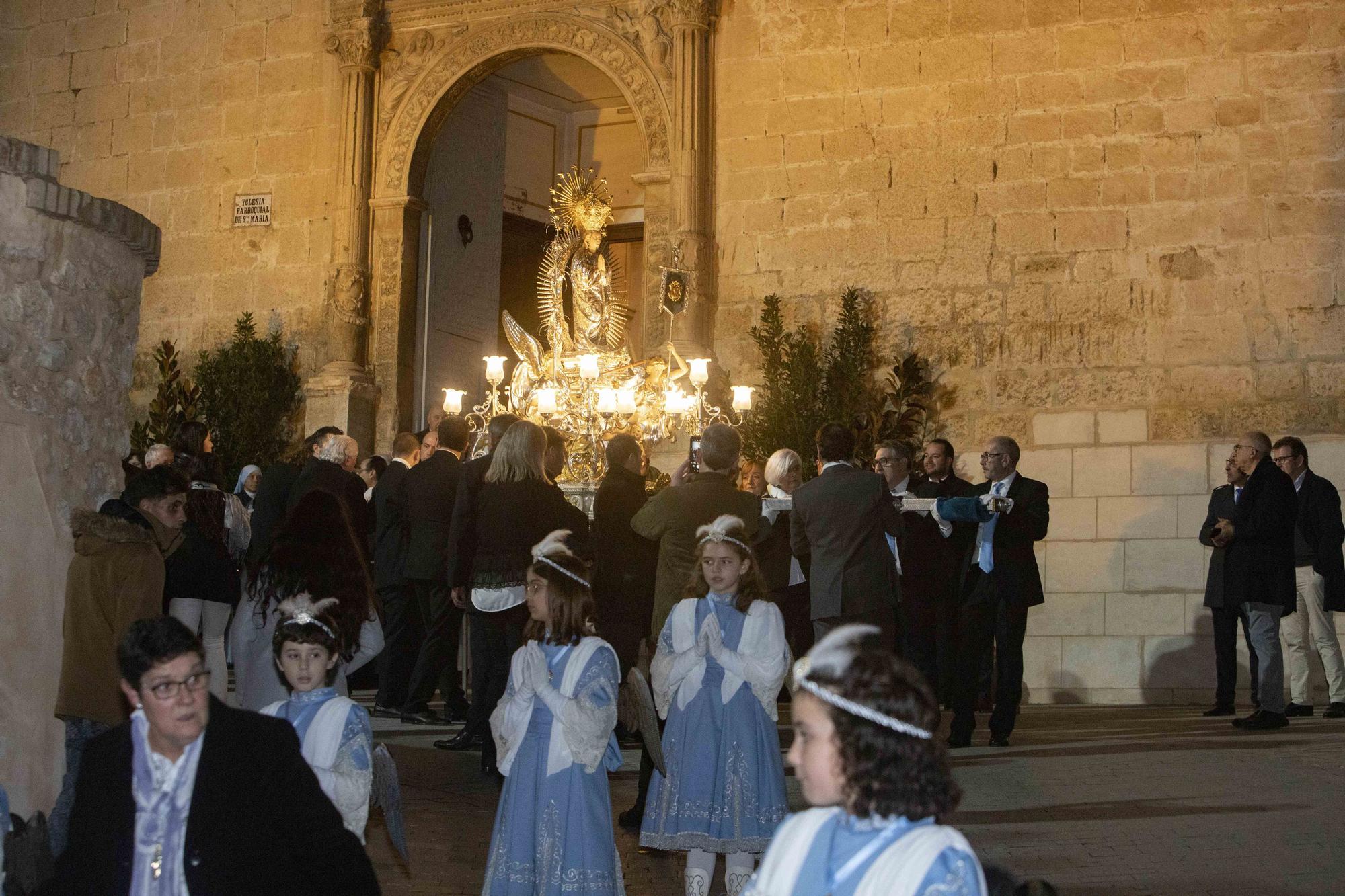 Ontinyent se vuelca con la tradiconal procesión de la Puríssima