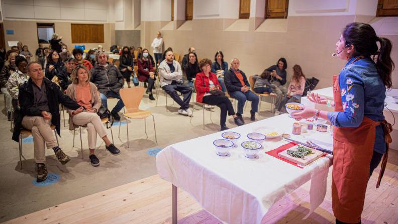 La 'Comissió Catalana d'Ajuda al Refugiat' (CCAR) presenta un 'Espai Refugi'. Showcooking Anjalina Chugani Prisión Mode