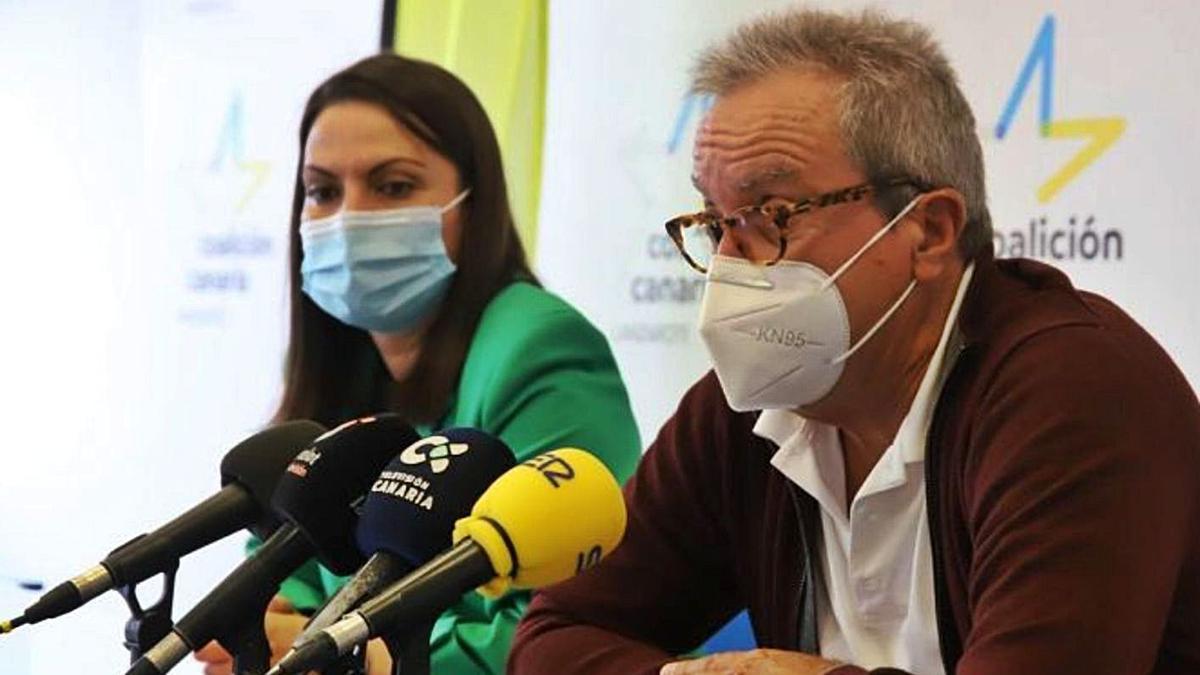 José Torres Stinga, junto a Migdalia Machín, durante la rueda de prensa celebrada ayer.