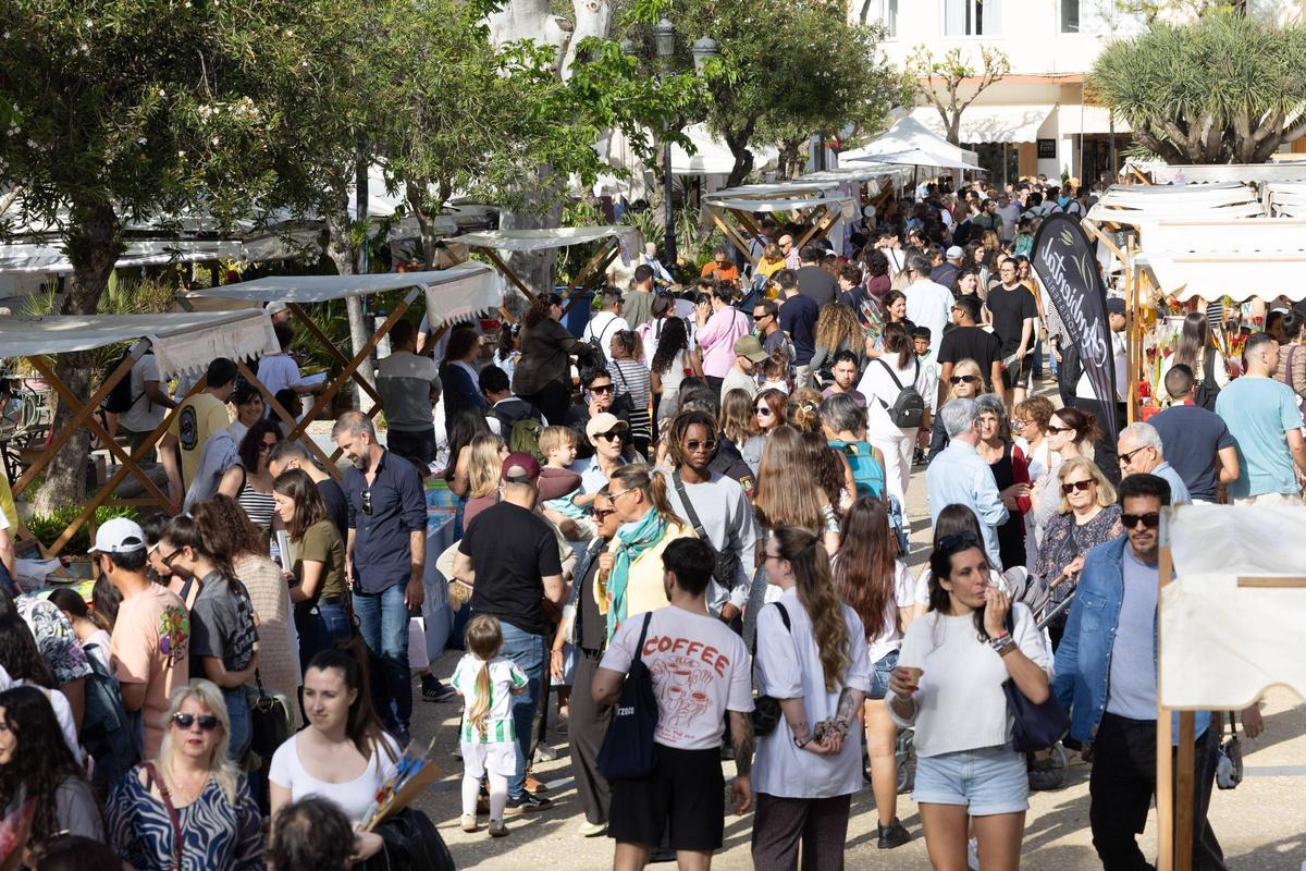 Todas las imágenes de la Diada de Sant Jordi en Vara de Rey