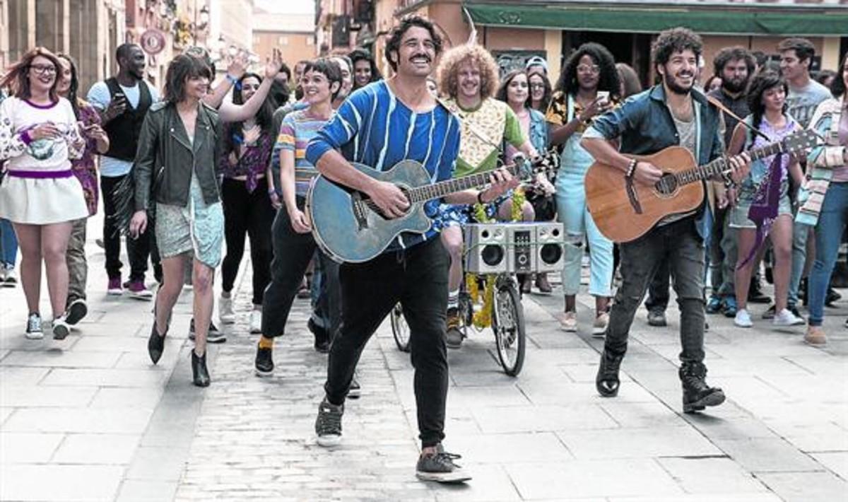 Álex García, en un fotograma de 'No le culpes al karma...'