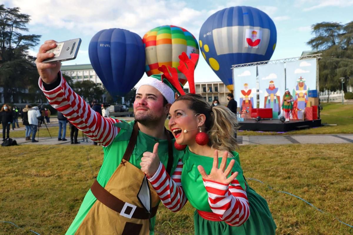 Los Reyes Magos surcan en globo el cielo de Córdoba