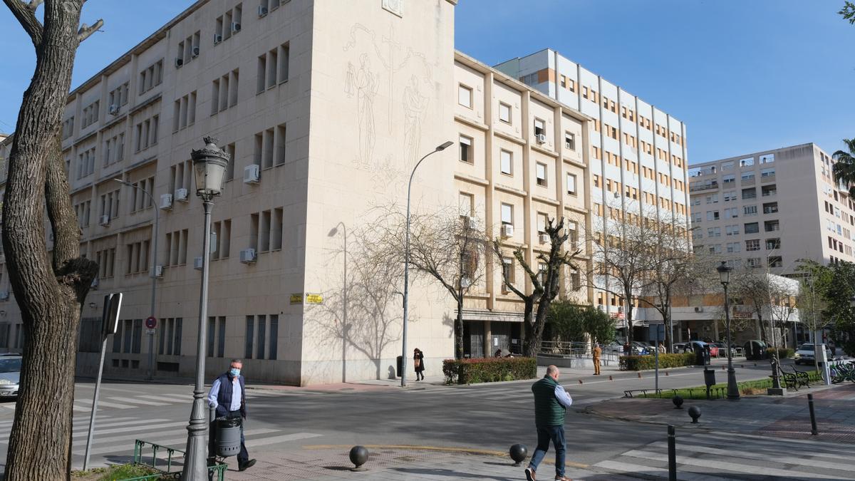 Edificio de la Audiencia Provincial de Badajoz, en la avenida de Colón.