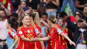 Claudia Pina anotó un doblete contra Inglaterra en Cornellà.