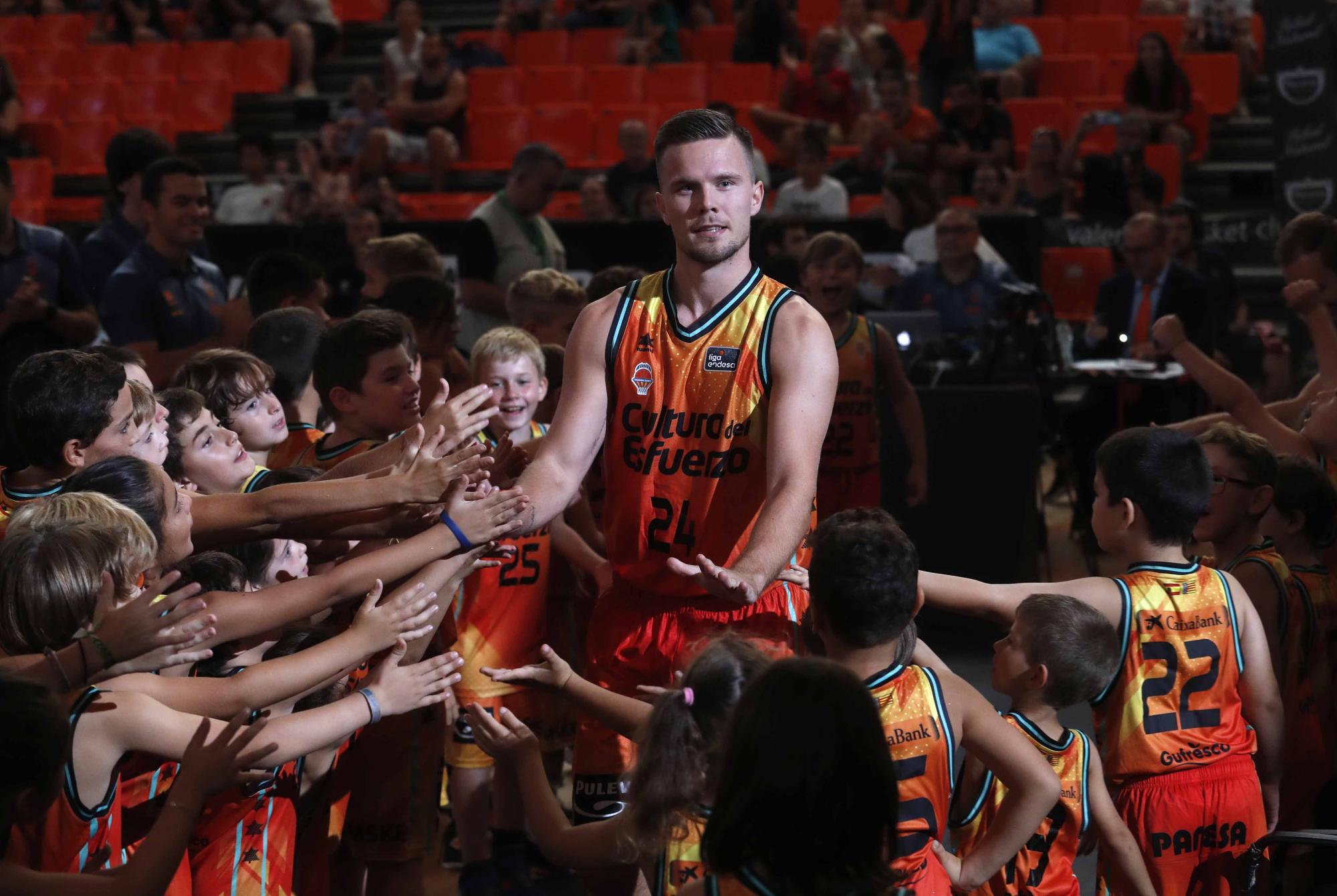 Presentación del Valencia Basket en La Fonteta