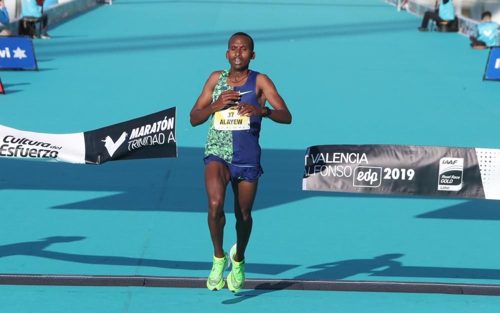 El etíope en su llegada a la meta en el Maratón