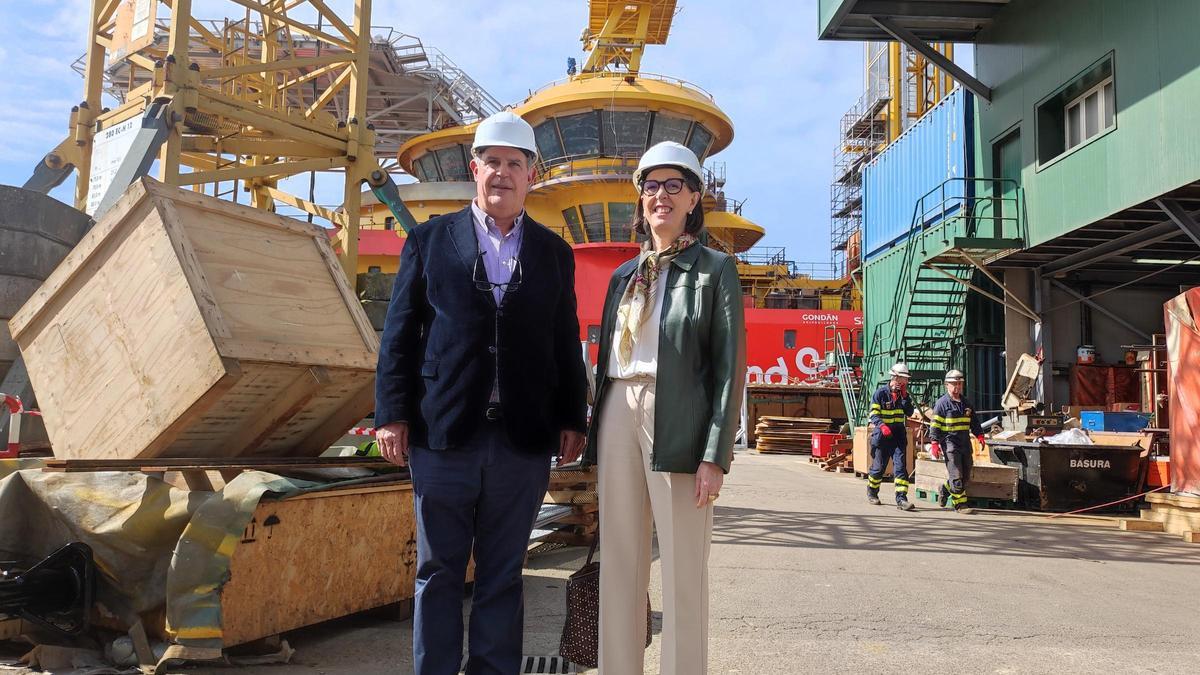 Álvaro Platero y Nieves Roqueñí al inicio de la visita a las instalaciones de Figueras.