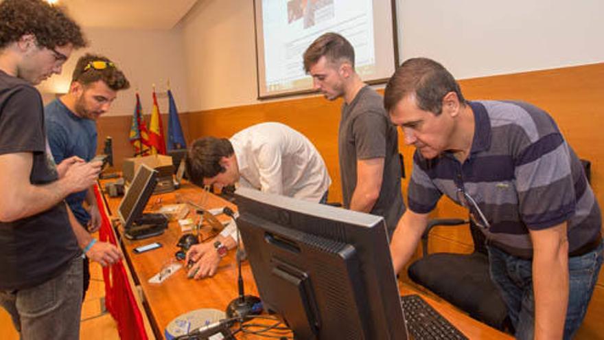 La Universidad de Alicante se aplica en internet