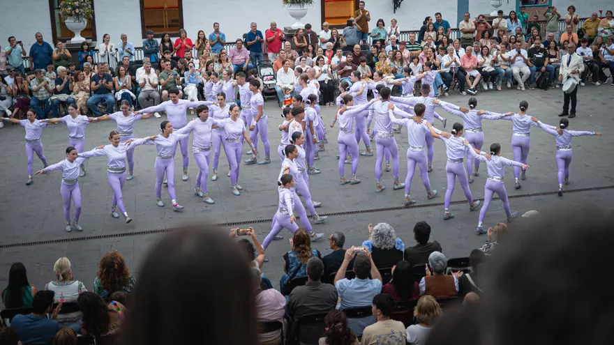 Las Danzas de los Acróbatas (III)