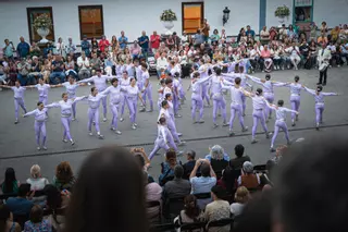 Las Danzas de los Acróbatas (III)