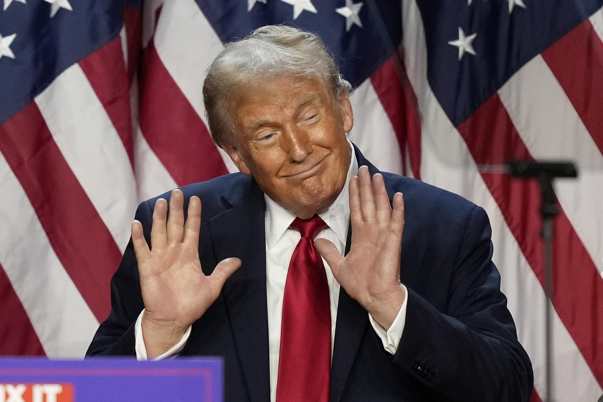 Republican presidential nominee former President Donald Trump dances after speaking at an election night watch party, Wednesday, Nov. 6, 2024, in West Palm Beach, Fla. (AP Photo/Alex Brandon) Associated Press / LaPresse Only italy and Spain. EDITORIAL USE ONLY/ONLY ITALY AND SPAIN