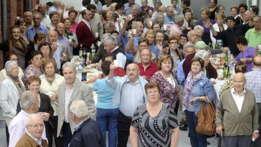 Los mayores de Arteixo cierran su semana sociocultural con un baile