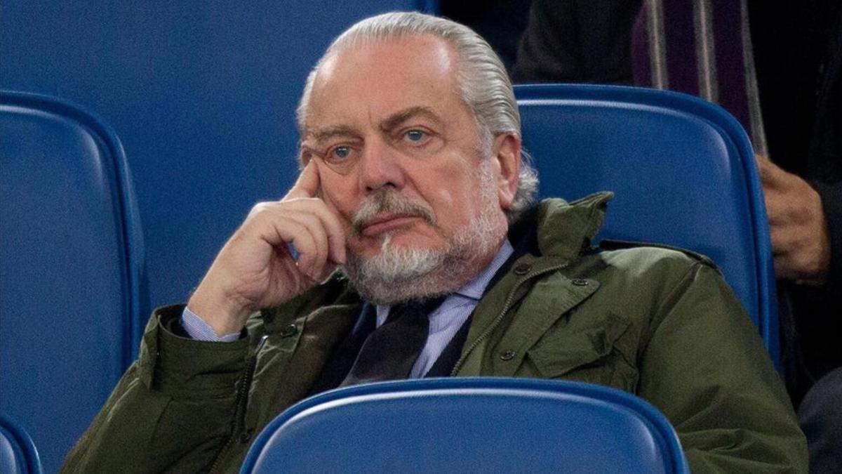 De Laurentiis en la tribuna del San Paolo