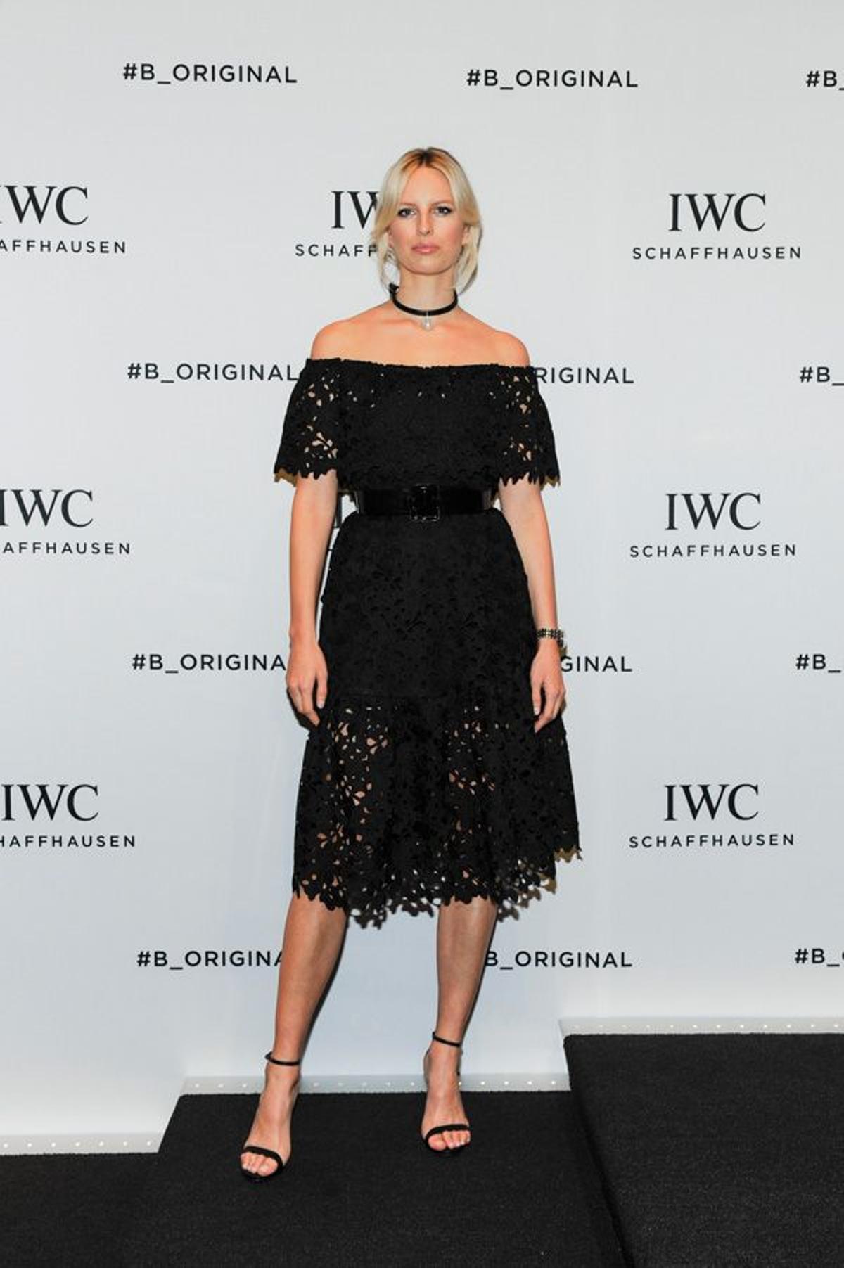 Karolina Kurkova con vestido negro en la gala organizada por IWC