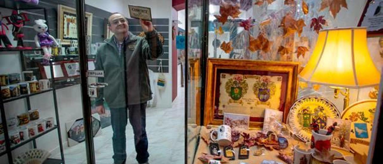 Una tienda de heráldicas en la calle San Lorenzo.