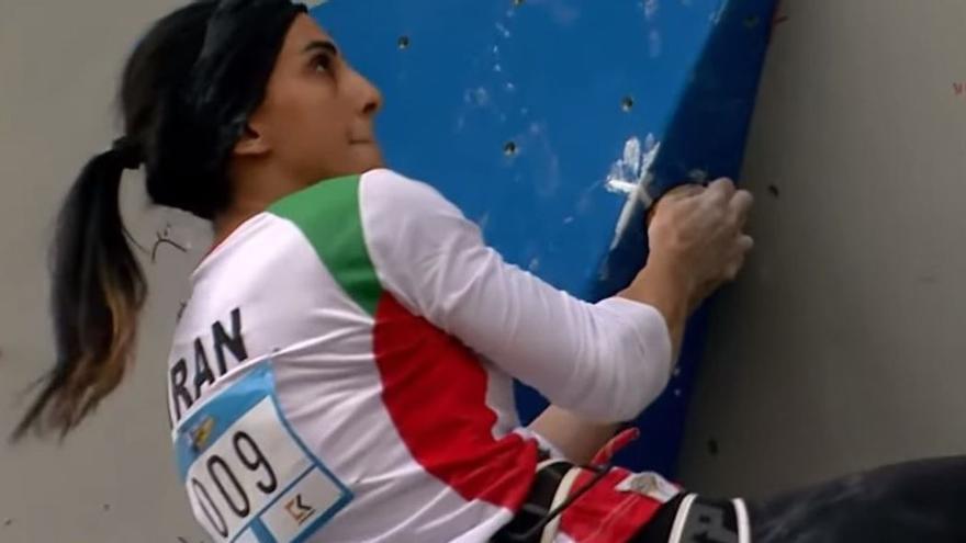 La preocupante disculpa de la escaladora iraní que compitió sin velo