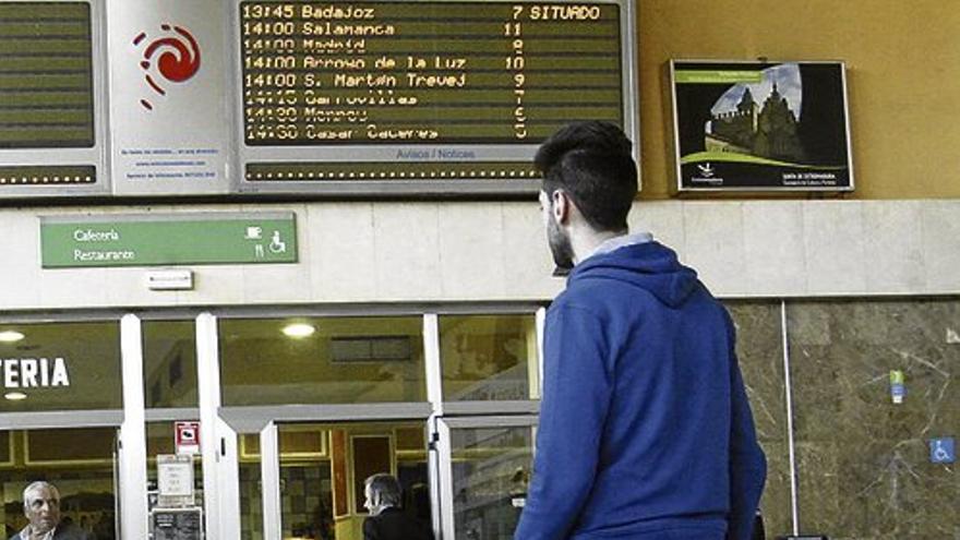 Unos 3.500 jóvenes abandonan la región cada año desde el 2008