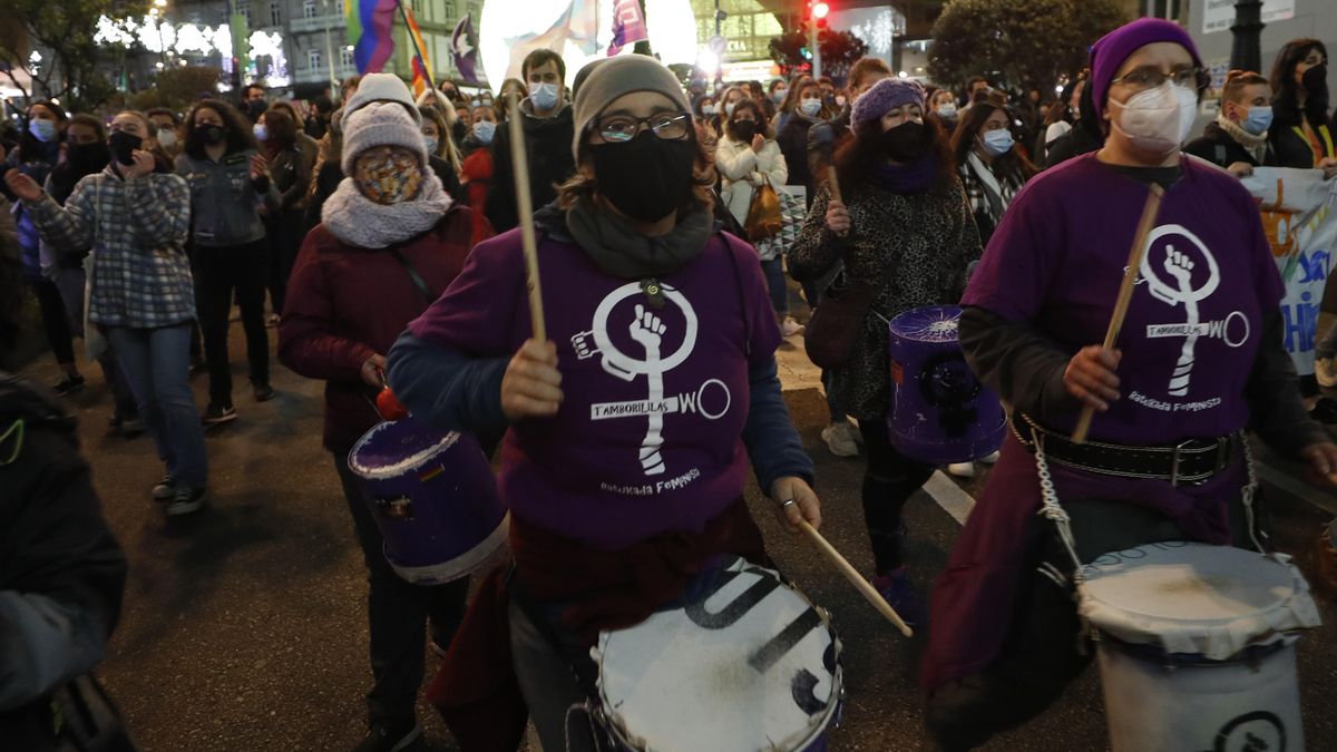 25N: Galicia salió a la calle vestida de morado