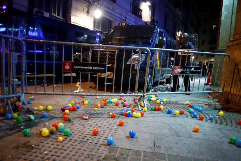 Protesta frente a la Jefatura de Vía Laietana