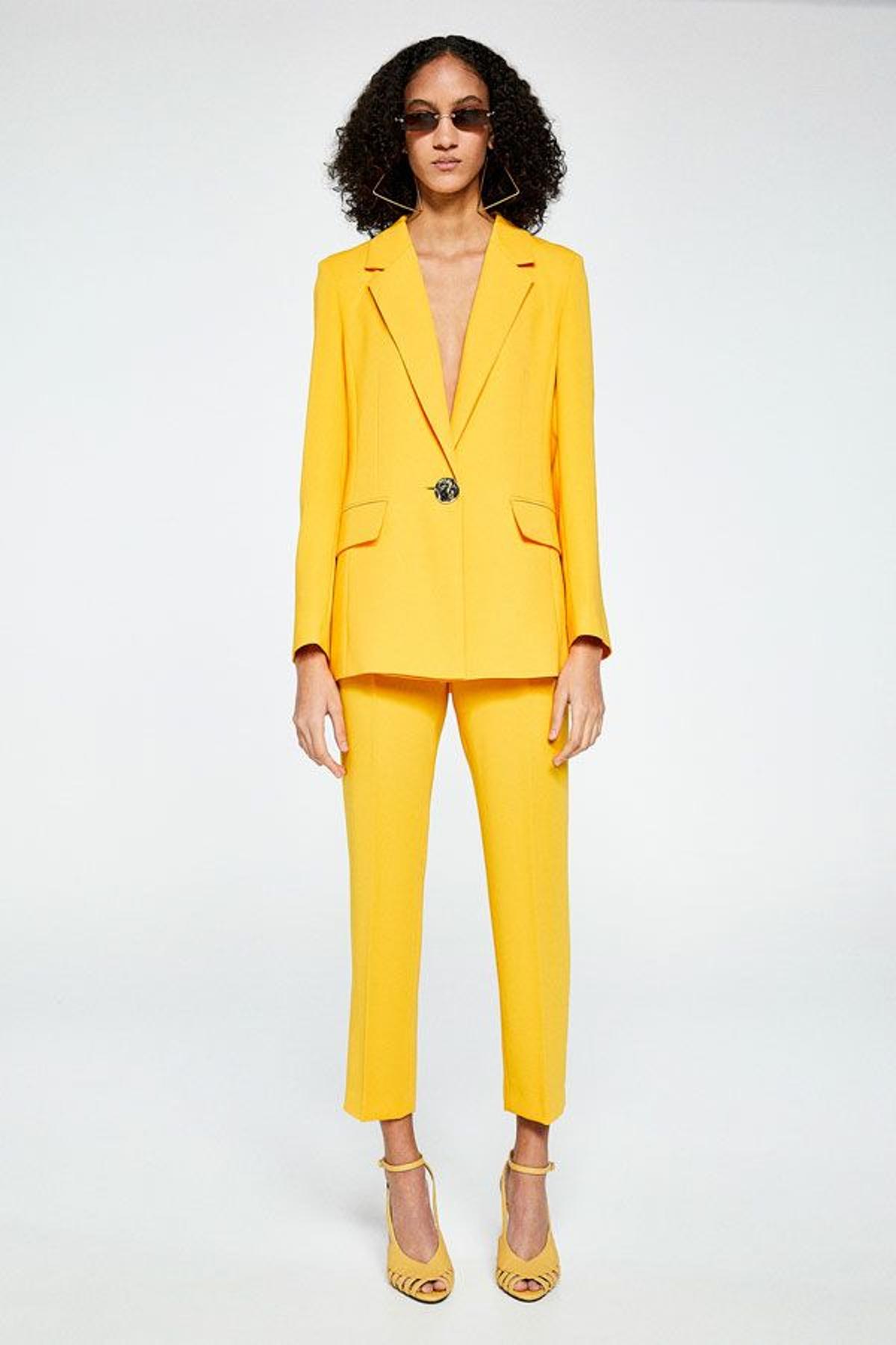 El traje amarillo es el nuevo look viral acabarás queriendo uno - Woman