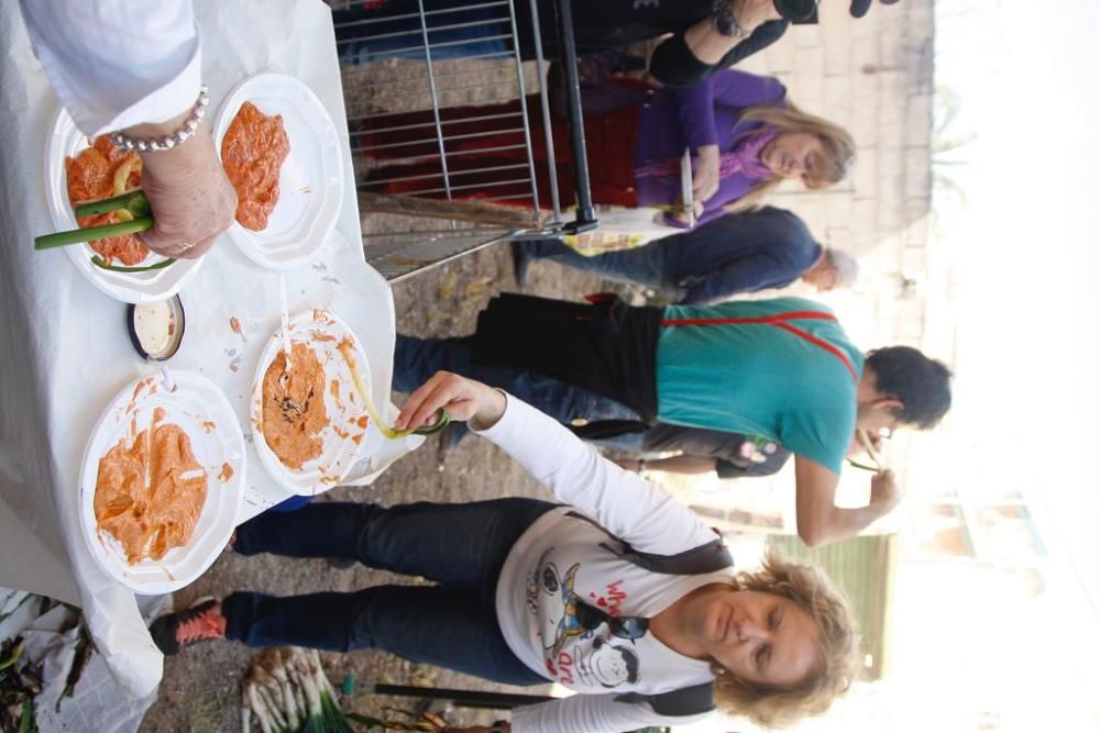 Catalanes y murcianos comparten almuerzo en las vías