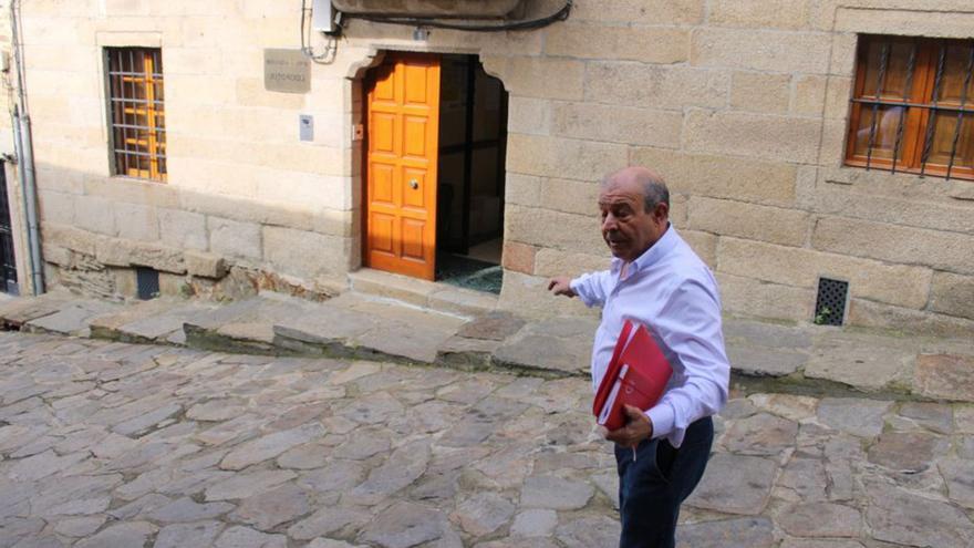 José Manuel Chimeno Lois presenta su candidatura y los avales. | A. S.