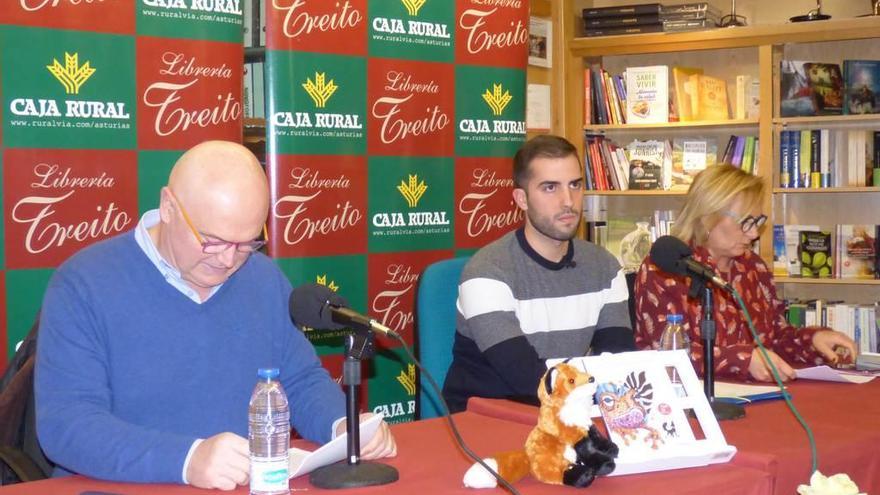 Ángel Fuentes presentó su primer libro juvenil en Cangas