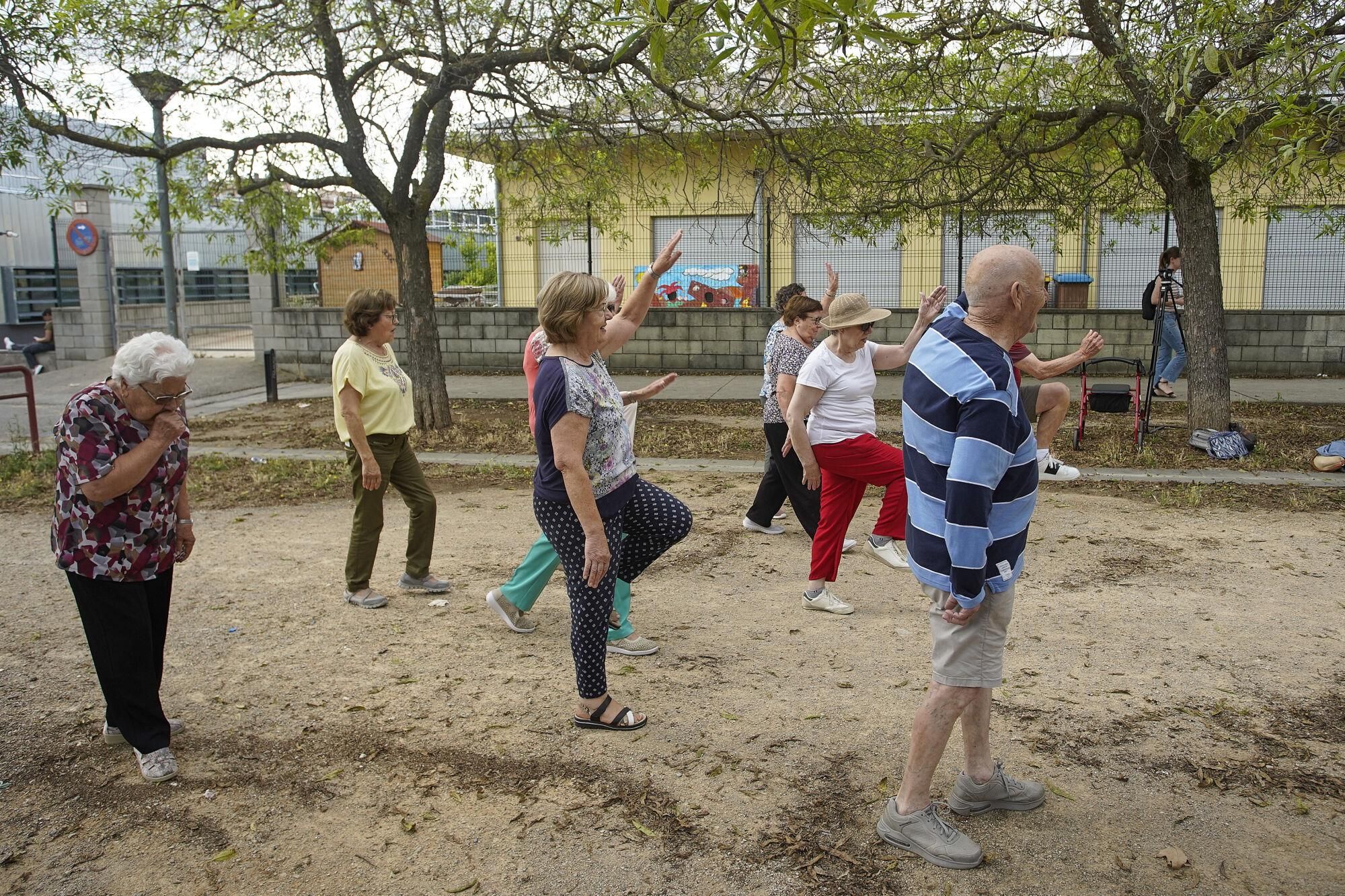 Salt CAP Alfons Moré transformació i reforma de l’atenció primària fisioterapeuta activitat amb persones de risc millora mobilitat