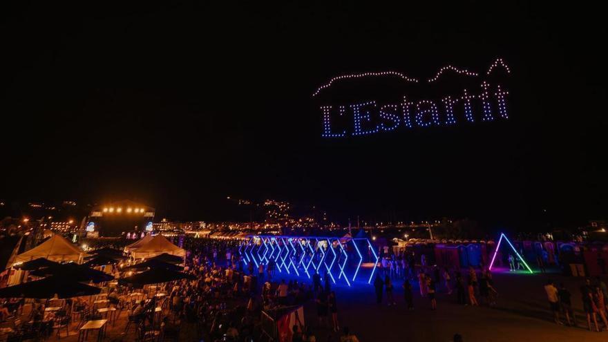 Un espectacle de drons dins l'Ítaca Sant Joan en una edició anterior.