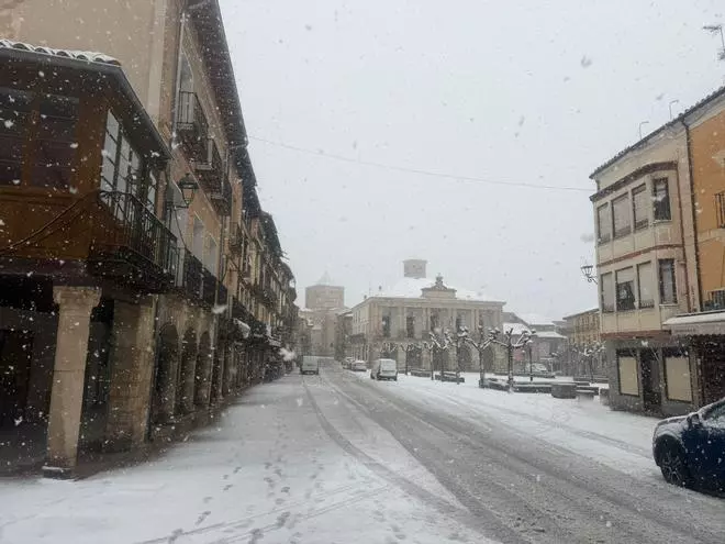 La nieve cubre Toro esta mañana: desde tejados a carreteras