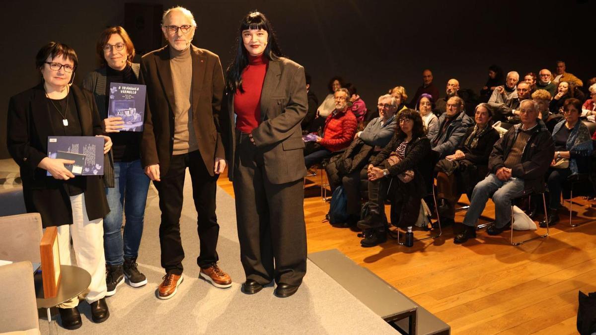 De esquerda a dereita, Carme Vidal, Eva Mejuto, Pablo Iglesias e Belén Diz.