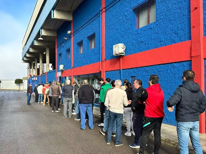 Las colas para el Extremadura-Sevilla de Copa del Rey