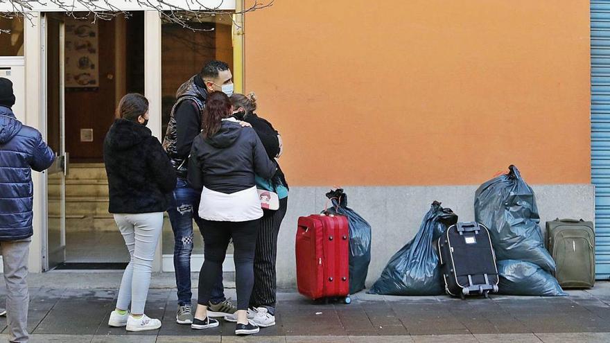 Desnonen una dona amb tres fills d&#039;un pis de lloguer a Salt