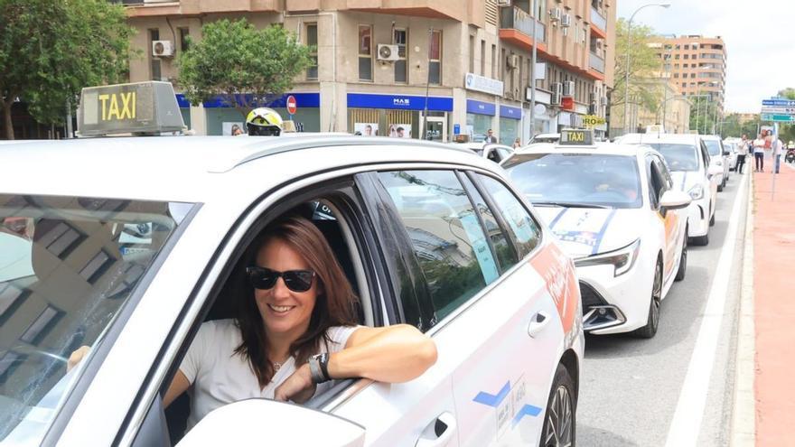 Fin a la excepción: los taxistas usarán el cinturón de seguridad como el resto de conductores