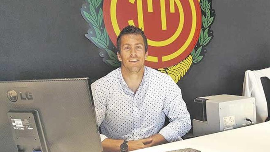 Benavides, ayer en las oficinas del abonado del Real Mallorca, donde trabaja desde hace dos semanas.